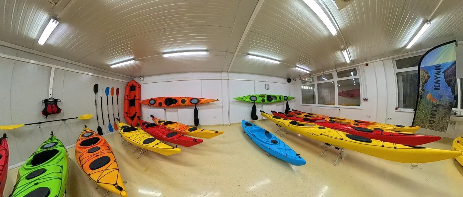 Bemutatóterem és raktár Dunavarsányban